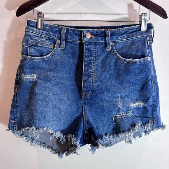 WE THE FREE SZ 28 Shorts CRVY Raw Hem Button Fly Slits Free People Denim Jeans - Picture 2 of 12